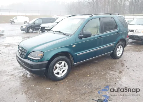 1999 Mercedes-Benz Ml 320 z USA, uszkodzony, nr VIN 4JGAB54E1XA109259